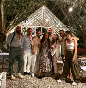 Gupse Özay Instagram - ☀️🥂🌴🐟🌕🌈🌽⛱
