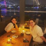Gupse Özay Instagram - En hayran olduğum yönetmenle baş başa yemek mi?........ @zeyntann
