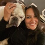 Gupse Özay Instagram - Bir anda hırlamaya başlayıp, ayağıyla yastıkları yere atar atmaz pöfleyerek koltuğa yığılmasına üç saniye var....
