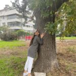Gupse Özay Instagram - Güneş gördüm mü ayılırım; ağaç gördüm mü sarılırım....