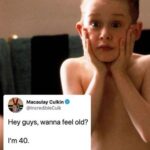 Gupse Özay Instagram - Çocukluğumun starı 'Evde Tek Başına' filmindeki çocuk tweet atmış ben 40 oldum işte yaşlandığınızı burdan anlayın falan diye. Evet doğru yaşlandık da, twiti okurken küçüklüğümden beri çocuğun ismini kendimce yorumladığımı farkettim. Makulay Kalkin, Makuli Kulkin, Makalay Makkalkin vs.... Sonra bi süre sonra da isminin doğrusunu unuttuğum için ortamlarda çocuktan bahsedemediğim aklıma geldi. Kendime güldüm falan işte uzun uzun bunu anlatmak istedim sadece. Çok selamlar :)