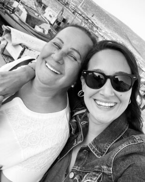 Gupse Özay Instagram - Annem ve ben de #istanbulsözleşmesiyaşatır diyoruz. 

#challengeaccepted #womensupportingwomen 

#istanbulsözleşmesi kadınları her türlü şiddetten korumak, şiddeti ortadan kaldırmak ve kadın cinayetlerine son vermek için 2012 senesinde Türkiye tarafından onaylanmış, kadına yönelik şiddet konusunda bağlayıcı olan ilk uluslararası sözleşmedir. Herkes için eşit, adil ve şiddetsiz bir yaşam için #istanbulsözleşmesi 

Women's rights are human rights. 

İstanbul Convention, ratified by Turkey in 2012, is the first legally binding international treaty to prevent women from all forms of violence, eradicate gender-based violence and end femicides. For an equal, just and violence-free life for everyone, we need #istanbulconvention 
@unwomenturkey #unwomenturkey