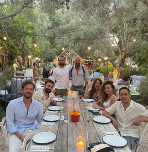 Gupse Özay Instagram - ☀️🥂🌴🐟🌕🌈🌽⛱