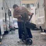 Gupse Özay Instagram - EŞLERİMİZ BEBEK ARABASI AÇMA KONUSUNDA İYİLER Mİ?🤭 Not: Ben de iyi değildim yalan yok. Ama kocalar yapamayınca daha komik.... Lohusa filmindeki o sahne çekilmeden önce Onur kardeşimizin yaparım ya noolcak artisliği sonrasını zevkle izliyoruz...... #lohusafilm