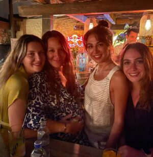 Gupse Özay Instagram - ☀️🥂🌴🐟🌕🌈🌽⛱