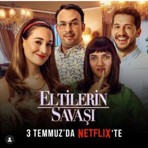 Gupse Özay Instagram - Eltilerin Savaşı bugünden itibaren Netflix'teee :)) İzleyemeyenler, tekrar izlemek isteyenler izleyin yorum yapın. Öptüüüüüük!! Ay çok özlemişim ya  #eltilerinsavaşı 
@urazka @mervedizdar @feritaktug @obilgetay 
@netflixturkiye
