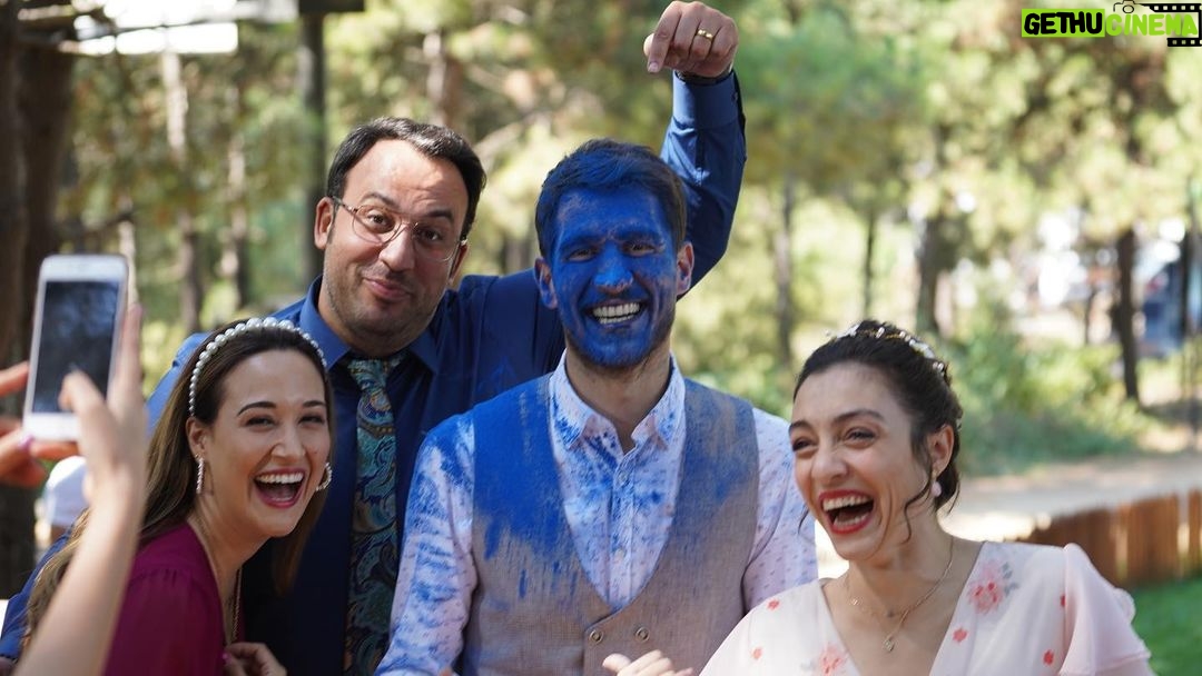 Gupse Özay - 115.6K Likes - Cinsiyet partisi sahnesinde iki kere suratına mavi toz döktürüp gıkını çıkarmayan koca yürekli @urazka
#eltilerinsavaşı