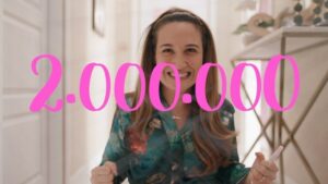 Gupse Özay Instagram - 🎉🎉🎉 İKİ HAFTADA SAYISI 2 MİLYONA ulaşan izleyicimize deliler gibi teşekkür ederiz !!!! 🎉🎉🎉 #eltilerinsavaşı ekibi olarak sizi çokkkkk seviyoruuuzzzz!!!