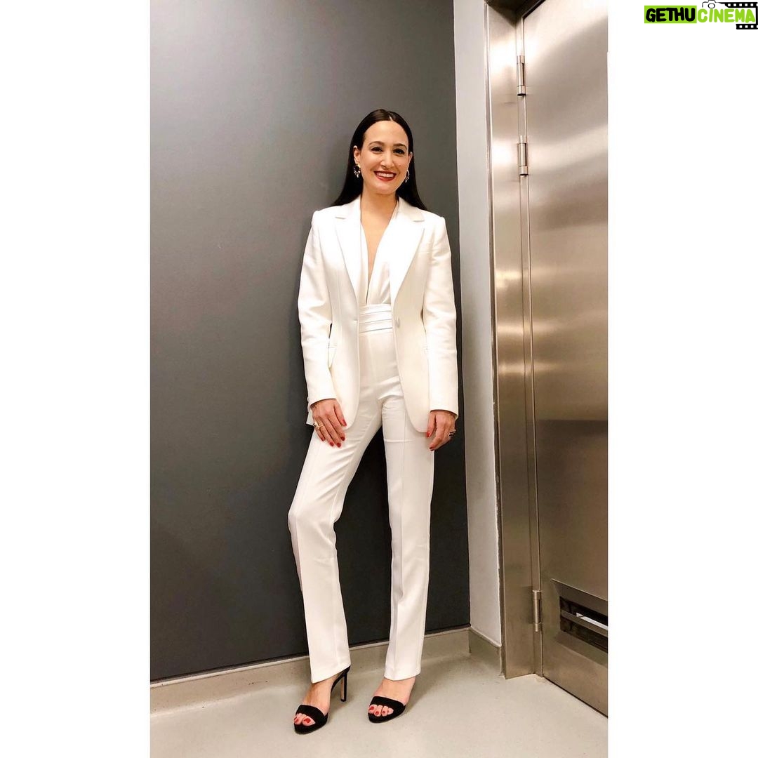 Gupse Özay - 119.2K Likes - Gala günü benim gibi asla süslenmeyi beceremeyen biriyle uğraşıp dididen canım @mina.tanay @sburcucam @816styling 🌟
Ayrıca saç- makyaj @inkayanimet @yasarertemm
ve @ilathebrand @melisgoraljewelry @begumkhan 'a teşekkür ederim :)) 🌟 Düşmeden veya yanlışlıkla yüzümü yıkamadan geceyi bitirdim. Bana da helal olsun ✌️