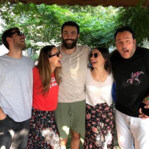 Gupse Özay Instagram - Eltilerin Savaşı bugünden itibaren Netflix'teee :)) İzleyemeyenler, tekrar izlemek isteyenler izleyin yorum yapın. Öptüüüüüük!! Ay çok özlemişim ya  #eltilerinsavaşı 
@urazka @mervedizdar @feritaktug @obilgetay 
@netflixturkiye