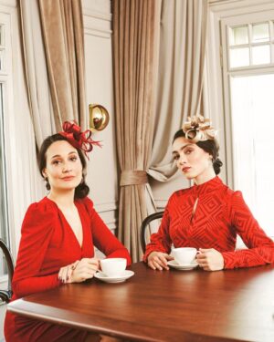 Gupse Özay Instagram - Kate & Meghan ⚡️ Gupse & Merve 
Eltiler beş çayında.. #eltilerinsavaşı 🙈