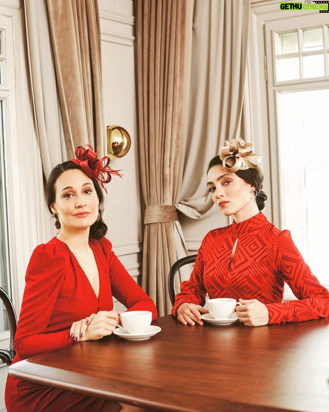 Gupse Özay - 103.4K Likes - Kate & Meghan ⚡️ Gupse & Merve
Eltiler beş çayında.. #eltilerinsavaşı 🙈