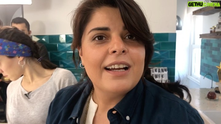 Gupse Özay Instagram - @refikabirgul #refikaninmutfagi ekibinin akraba terimleriyle imtihanı..... :))))