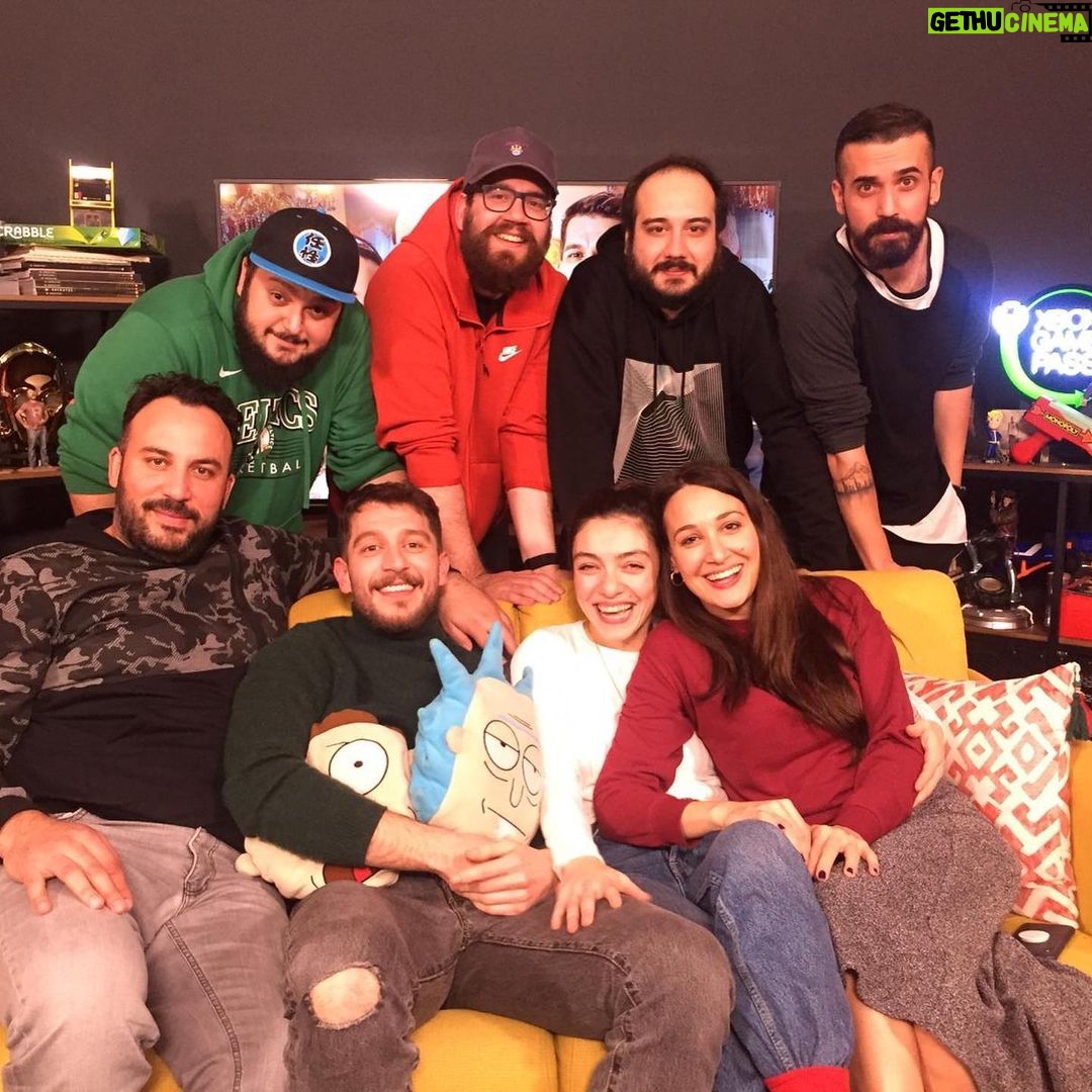 Gupse Özay Instagram - Soğuk Savaş ⚡️Eltilerin Savaşı Yakında.... @post42falan @eltilerinsavasi