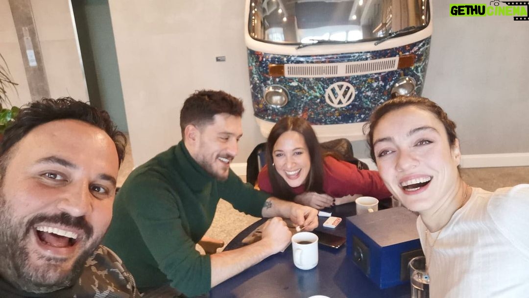 Gupse Özay Instagram - Sonunda bu dörtlü buluştuuuuuu :))))