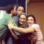 Gupse Özay Instagram - Fragmanımıza olan süper yorumlarınıza karşılık en güzel #tbt Sizi seviyoruuuzzzz 🤗 #eltilerinsavaşı