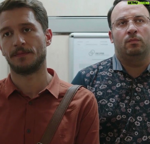 Gupse Özay Instagram - ELTİLER SAVAŞIRKEN KOCALARI NE YAPAR? Yarım saat sonra cevabı yeni teaserımızda.. 😉