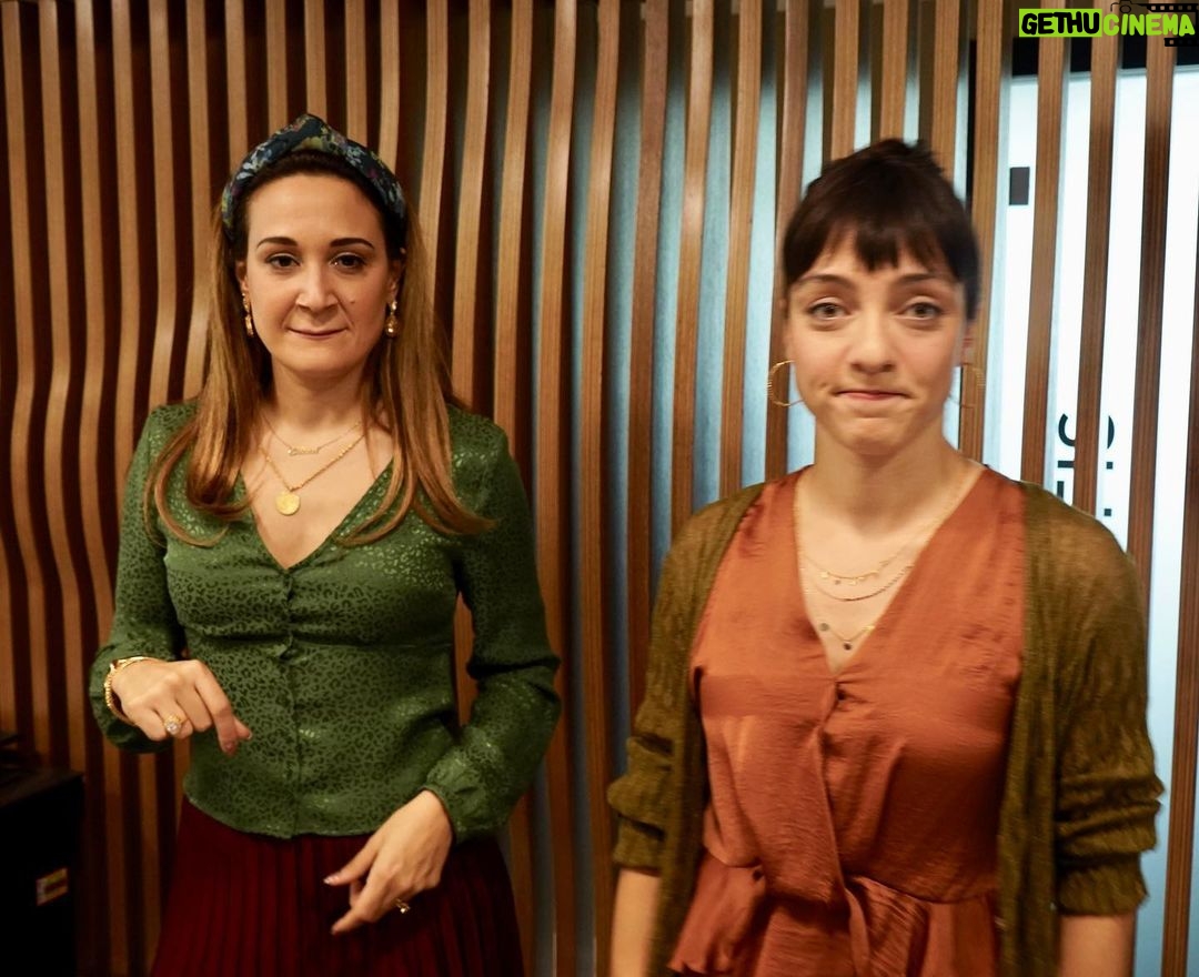 Gupse Özay Instagram - Çünkü eltilik, 'Birbirinizle anlaşıyor musunuz?' sorusuna kibarca sessiz kalmaktır... #eltilerinsavaşı