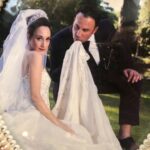 Gupse Özay Instagram - En romantik ve en aşk dolu düğün fotoğrafları 'Eltilerin Savaşı' filminde. #eltilerinsavaşı 31 Ocak'ta sinemalarda. 👰🏻🤵🏻