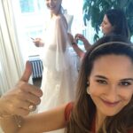 Gupse Özay Instagram - #tb Canım eltime gelinlik bakarken en samimi duygularımla destek olmuştum. #çünküeltilikbunugerektirir #eltilerinsavaşı @eltilerinsavasi ⚡️⚡️ Supporting my sister-in-law while she was looking for a wedding dress.. #warofsisterinlaws