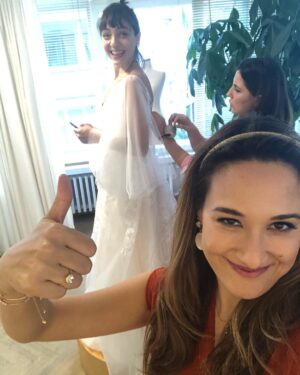 Gupse Özay Instagram - #tb Canım eltime gelinlik bakarken en samimi duygularımla destek olmuştum. #çünküeltilikbunugerektirir #eltilerinsavaşı
@eltilerinsavasi
⚡️⚡️
Supporting my sister-in-law while she was looking for a wedding dress.. #warofsisterinlaws