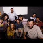 Gupse Özay Instagram - Eltilerin Savaşı filmimizin montaj odasından haberler geliyor... Sanırım şu set zamanı çekilmiş seri fotolarımız gibilermiş 🙈 Eğlenerek film yapmak ne güzel, iyi ekip, mutlu ekip en güzel ⭐️ Filmimiz 31 Ocak'ta vizyonda. #eltilerinsavaşı