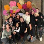 Gupse Özay Instagram - Lohusa filmimize yaptığınız güzel, sıcak, samimi yorumlarınızın her birine çokkkk teşekkür ediyoruz! Aralarda paylaşmaya çalışıyorum bazılarını. Mutluluktan ölücez! Canım anneler, canım babalar, kadınlar, erkekler, gençler, çocuklar hepinize teşekkür ederizzzz. Sizi çok seviyoruz. 🥹❤️🍿 Veee en güzel işbirliği 🤛 Filmi izleyenler anlar.