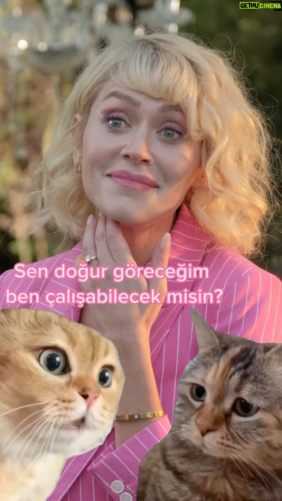 Gupse Özay Instagram - Hiçbir akımdan da geri kalmayız.... :) Lohusa'ya vallahi çok az kaldı