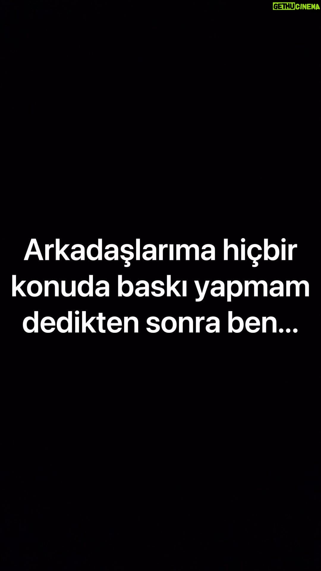 Gupse Özay Instagram - Hsbdbdbdbbdbfb ... @painofkermit yalansa yalan de