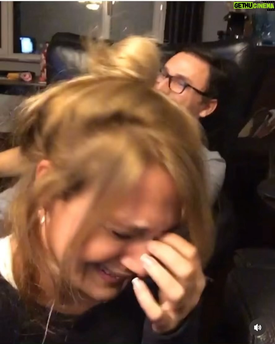 Gupse Özay Instagram - İlk video 7 sene öncesi.. Dün aynısını çekmeye çalıştık.. Kaydırıp bi bakın. Ben daha gencim. De....... @kbaruonu