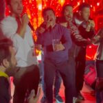 Gupse Özay Instagram - Halayla biten düğünler gibi geçen inanılmaz paydos partimiz... 🥹 Herkesi tek tek çokk özledim. #lohusaekiprocks #lohusafilm