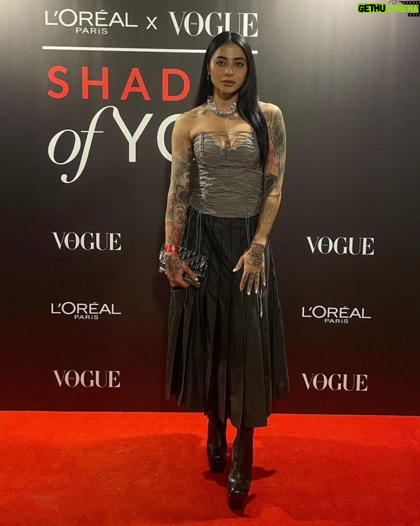 Gurbani Judge Instagram - I had a lovely evening with L’Oréal x Vogue celebrating Shades of Youuuuuu 💋 This fit was a fun collab w/ @manpreetkaur15 🔥 @bodicebodice @rickowensonline @dior H&MU Anila & Sakhshi S. the nails 💅 good lord. I didn’t take my phone out the entire time 🥰 and thus here’s some pictures other ppl took! thanks to Mandy, @sandhyashekar & @voompla 😂 thanks gaizzzzz @drkiransays didn’t we take a pic together?! Thanks @simone_bandrawala 💋