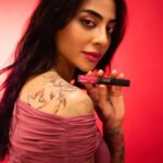 Gurbani Judge Instagram – Embrace the most powerful love story – the one with yourself 💖

The moment I began to cherish my own company, I embarked on a journey of self-love. From intense workouts to nurturing my soul and expressing myself boldly and unapologetically

This time, the spotlight is on me. Tonight, I’ll adorn Lakmē Xtraordin-airy Lip Mousse in Perfect Match Pink – a touch of confidence, a splash of color, celebrating my unique self.

Join me in this extraordinary love story, where every moment is a canvas of self-expression.

#Lakme #LakmeIndia #LakmeMakeup #SwipeRightForSelfLove #unapologeticallyme