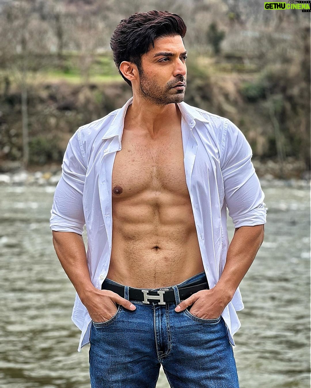 Gurmeet Choudhary Instagram - 💪💡 Fitness isn’t just about showcasing your physique; it’s about cultivating mental and physical strength. When you’re truly fit, you feel unstoppable—like you could tackle anything life throws your way, 24/7. I push myself daily, striving to be better than yesterday, never backing down from a challenge. Even amidst my busy schedule, I make time for twice-daily workouts, no Sunday breaks. And let me tell you, the feeling afterward? Like I’m Superman! 🚀 Don’t just exist, thrive. Give your best, be better than yesterday. You won’t regret it. . Gratitude fuels greatness. Today, I want to take a moment to express my deepest thanks to my incredible support team: my trainer, my dietician, my coach. @_praveen_nair 🙏 @bikramsaha7161🙏 @sadashivathcoach 🙏 @raakeshyadhav🙏 Your unwavering belief in me, your constant motivation, and your expert guidance have propelled me forward on this journey towards my dreams. Without you, none of this would be possible. Here's to the countless early mornings, the tough workouts, and the breakthrough moments. I couldn't have done it without you. Let's keep pushing boundaries and chasing those dreams together! 💪✨ #GratefulHeart #DreamTeam #ThankYou" #FitLife #MentalAndPhysicalStrength #NeverGiveUp Manali - मनाली, Himachal Pradesh