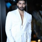 Gurmeet Choudhary Instagram – 🤍🪽
.
.
Outfit custom made by @shilpsaxena 👌🏻
📸 @sk_.click 
.
#whitetheme