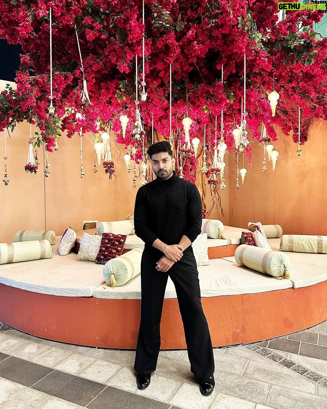 Gurmeet Choudhary Instagram - ♠️♥️♣️ . . Highneck - @celioindia Pants -@laxmikrishnaofficial Shoes - @lussolifestyleofficial Jewellery - @adonis_sterling Stylist - @simrankhera5 @styledbyayushidixit Assisted - @srivastavashi . . #gc