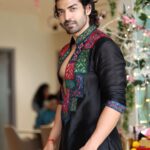 Gurmeet Choudhary Instagram - 🙏 . . Styledby: @stylebysugandhasood Outfit: @mardbyabusandeep . . #ganpatibappamorya