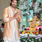 Gurmeet Choudhary Instagram - Festive vibes 🙏 . Styledby: @stylebysugandhasood Outfit: @mardbyabusandeep . . #ganpatibappamorya