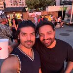 Gurmeet Choudhary Instagram – Happy birthday my brother from another mother 🥳🥳❤️❤️🤗 
@romanchmehtha