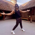 Gurmeet Choudhary Instagram – #Chaleya in Switzerland 🕺🏻
Had to do this, my love, my tribute to my one and only @iamsrk Sir ❤️ 
Best wishes for #Jawan ✨ can’t wait to watch it 
.
.
.
.
.
#srk #jawan #sharukhkhan #trending #reels #kingkhan #love Montreux, Switzerland