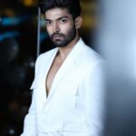 Gurmeet Choudhary Instagram – 🤍🪽
.
.
Outfit custom made by @shilpsaxena 👌🏻
📸 @sk_.click 
.
#whitetheme