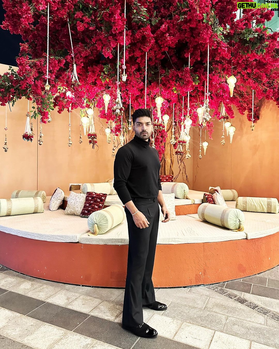 Gurmeet Choudhary Instagram - ♠️♥️♣️ . . Highneck - @celioindia Pants -@laxmikrishnaofficial Shoes - @lussolifestyleofficial Jewellery - @adonis_sterling Stylist - @simrankhera5 @styledbyayushidixit Assisted - @srivastavashi . . #gc