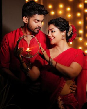 Gurmeet Choudhary Instagram - A lifetime of joy, love, and intimacy ✨❤️
Happy Karwa-Chauth from us to you all 🌙🙏🏻
.
📸: @sk_.click 
.
.
#happykarwachauth #love #blessings