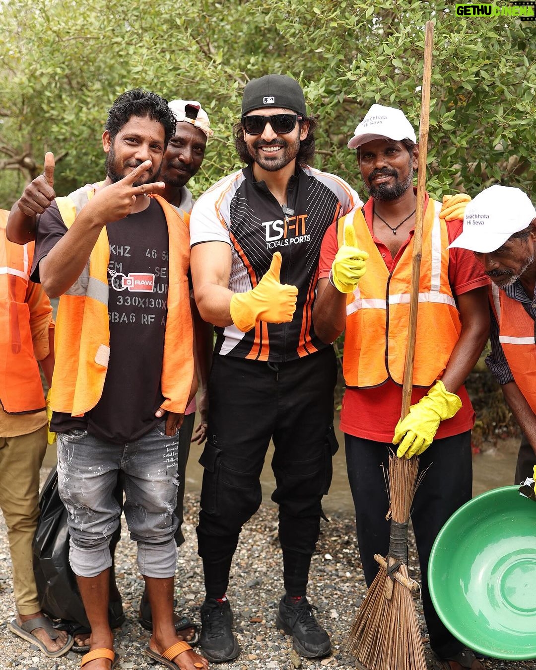 Gurmeet Choudhary Instagram - Participated in #swachbharatabhiyan with @bhamlafoundation thank you @asifbhamlaa ji for having us and making us a part of such a important need ππ» It was lovely meeting the ever energetic @wardakhannadiadwala and @kkundrra @munawar.faruqui @zaan001 @saherbhamla πͺπ» . . #swachbharat #swachbharatseva