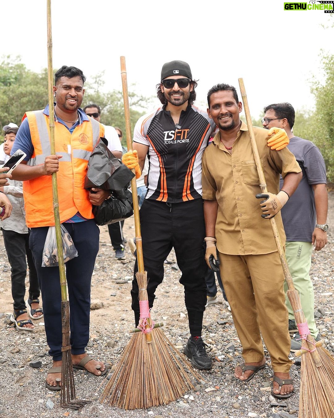 Gurmeet Choudhary Instagram - Participated in #swachbharatabhiyan with @bhamlafoundation thank you @asifbhamlaa ji for having us and making us a part of such a important need ππ» It was lovely meeting the ever energetic @wardakhannadiadwala and @kkundrra @munawar.faruqui @zaan001 @saherbhamla πͺπ» . . #swachbharat #swachbharatseva
