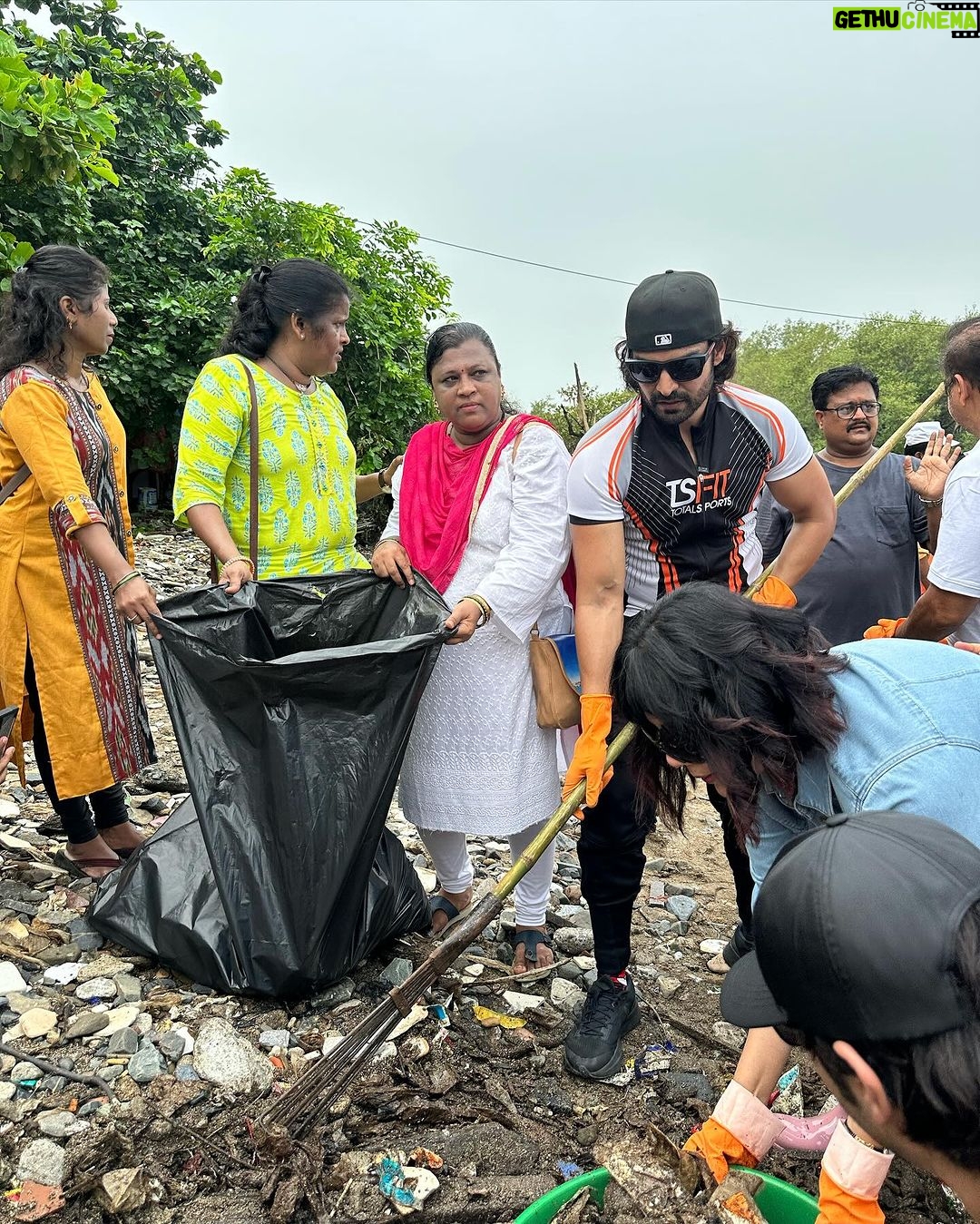 Gurmeet Choudhary Instagram - Participated in #swachbharatabhiyan with @bhamlafoundation thank you @asifbhamlaa ji for having us and making us a part of such a important need ππ» It was lovely meeting the ever energetic @wardakhannadiadwala and @kkundrra @munawar.faruqui @zaan001 @saherbhamla πͺπ» . . #swachbharat #swachbharatseva