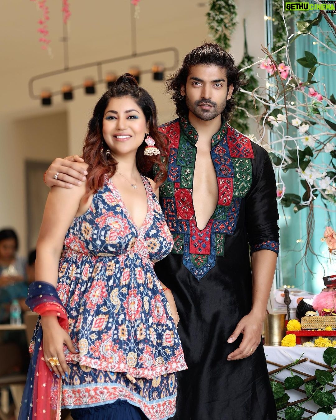 Gurmeet Choudhary Instagram - 🙏 . . Styledby: @stylebysugandhasood Outfit: @mardbyabusandeep . . #ganpatibappamorya