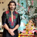 Gurmeet Choudhary Instagram - 🙏 . . Styledby: @stylebysugandhasood Outfit: @mardbyabusandeep . . #ganpatibappamorya