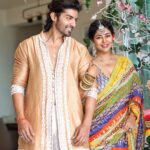 Gurmeet Choudhary Instagram – Bappa is home ❤️
“Ganpati Bappa Moreya” 
Happy Ganesh Chaturthi to everyone, have faith and stay blessed 🙏

Styledby: @stylebysugandhasood
Outfitby: @mardbyabusandeep

Debinas outfit : Styledby: @stylebysugandhasood
@teamsugandhasood
Outfitby: @gulabobyabusandeep
Jewellery: @rimayu07 

.
.
.
.
#ganpatibappamorya