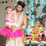 Gurmeet Choudhary Instagram – Bappa is home ❤️
“Ganpati Bappa Moreya” 
Happy Ganesh Chaturthi to everyone, have faith and stay blessed 🙏

Styledby: @stylebysugandhasood
Outfitby: @mardbyabusandeep

Debinas outfit : Styledby: @stylebysugandhasood
@teamsugandhasood
Outfitby: @gulabobyabusandeep
Jewellery: @rimayu07 

.
.
.
.
#ganpatibappamorya
